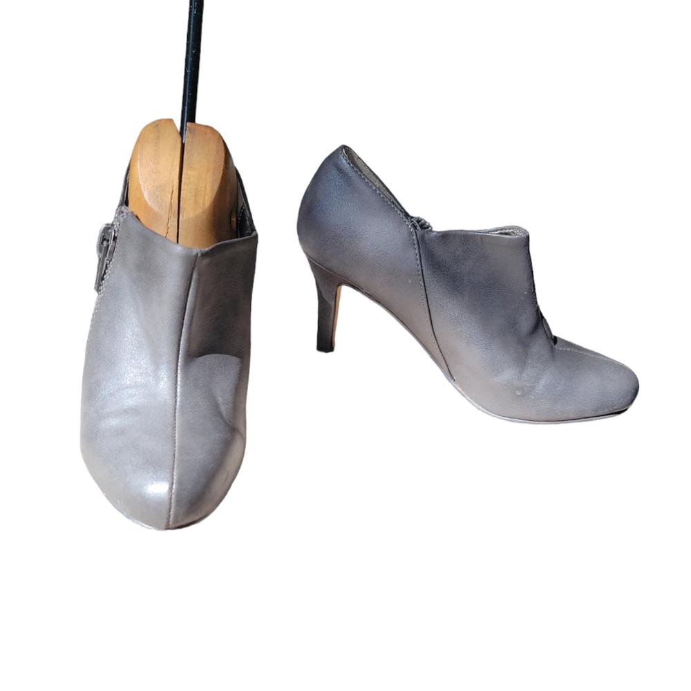 Michael Antonio faux gray ankle boots 3" heel size 5